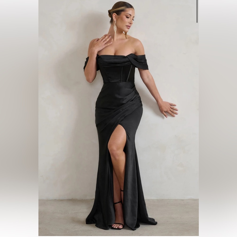 CLUB L LONDON KIMBERLY
BLACK BARDOT FISHTAIL SATIN MAXI DRESS